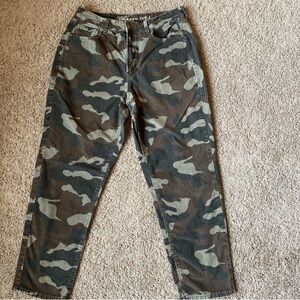 American Eagle Super Stretch Camouflage Corduroy Pants Women Size 12 Camo Green